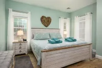 Sunkissed Cottage, Resort Amenities, Heated Pools, Club House, Close to Beaches