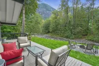 Snoqualmie River Retreat