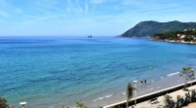 T3, 60 m2, 3 mn walk from the sandy beach, air conditioning, quiet, WIFI
