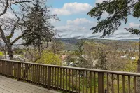 Gorge Panorama - Short Walk to Downtown Mosier, Near Hood River - 4-Star
