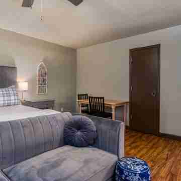 Charming Townhome with Three Master Suites Rooms