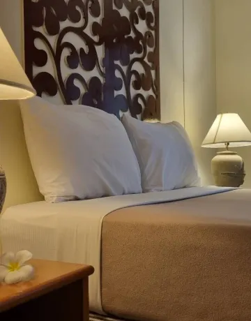 Queen Air Conditioning Room with Garden View