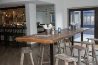 The Newport Harbor Hotel & Marina - bar