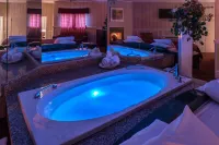 Inn of the Dove Romantic Luxury & Business Suites - Hot Tub