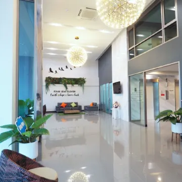 Clover Hotel Hatyai Отели рядом с достопримечательностью «Princess Maha Chakri Sirindhorn Natural History Museum»