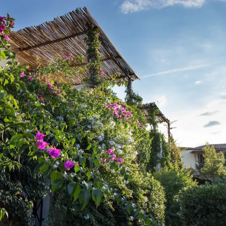 La Jacia Hotel & Resort Отели рядом с достопримечательностью «Пляж Тре-Монти»