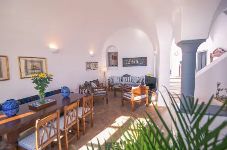 Azure Villa Santorini Отели рядом с достопримечательностью «Неа-Камени»