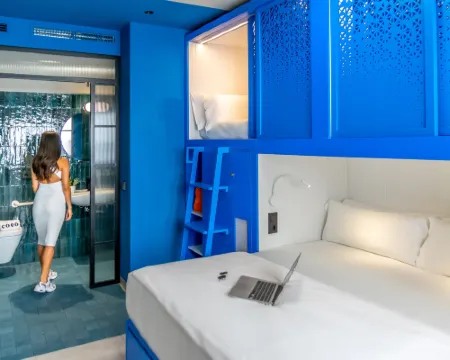 コエオ ポッド ホステル ベアタス マラガのホテル