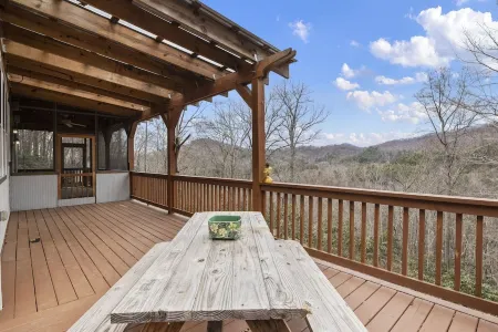 Mountain View Retreat central to Asheville and Black Mountain Отели рядом с достопримечательностью «Charles D Owen Park»