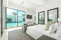 Sleeps 20 Spacious Retreat Pool & Hot Tub Retreat Bravo Villa #4 by Avantstay