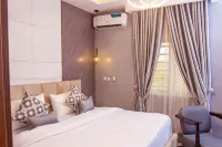 TM Luxe Stays Apartment