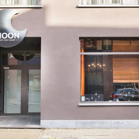 Hotel Moon
