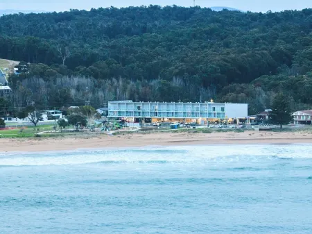 Abode Malua Bay Отели рядом с достопримечательностью «Treasures from the Deep Opal and Shell Museum»