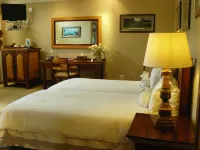 The Woodpecker Inn Hotel a Donkerhoek