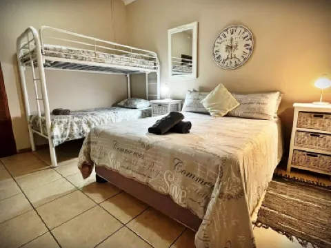 At Home Guesthouse Hotel di 