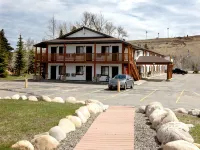 Beartooth Hideaway Inn & Cabins Hotels in Red Lodge