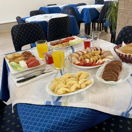 Al Hotel