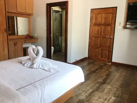 ห้องพักมาตรฐานพร้อมวิวสระว่ายน้ำ(เตียงควีนไซส์)