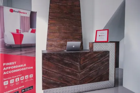 RedDoorz @ Jalan Pangeran Antasari Lampung 2 Отели рядом с достопримечательностью «Lampung Walk»