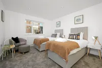 St Martins House Luxury Apts. Ruislip Hotels near Cafe Rouge - Ruislip