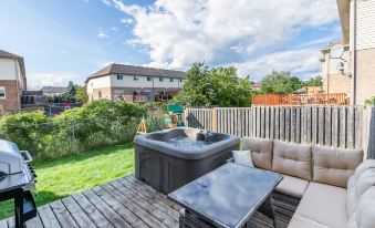 Luxury 3Br 2BA Townhome with Private Hot Tub, Gym, BBQ by Globalstay