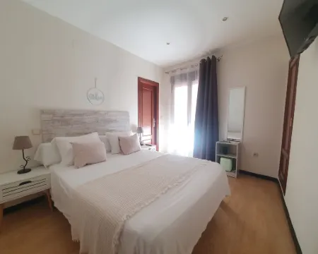 ToledoRooms Palacios - Ver Procesiones de Semana Santa Desde Balcon โรงแรมในโตเลโด