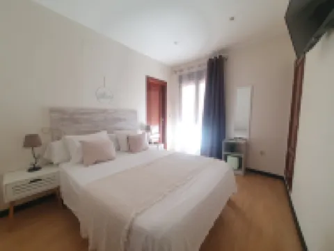 ToledoRooms Palacios - Ver Procesiones de Semana Santa Desde Balcon Hotels in 