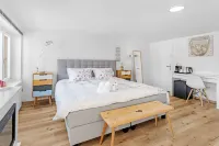 HouseofHarmony Hotels in Stafa