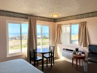 Coast Riders Inn Hotels near San Carpoforo Creek and Beach