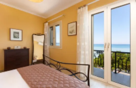 Villa Elizabeth - Seafront Classic Villa!