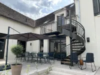 Les Appartements du Domaine Gueguen Hotels in Yonne