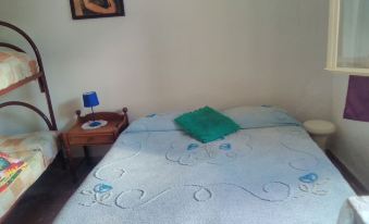 Room-Large Room for Five People