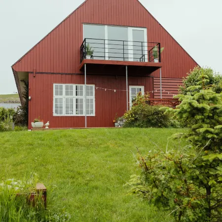 Great 3 Br Loft Apt / Views / Free Parking