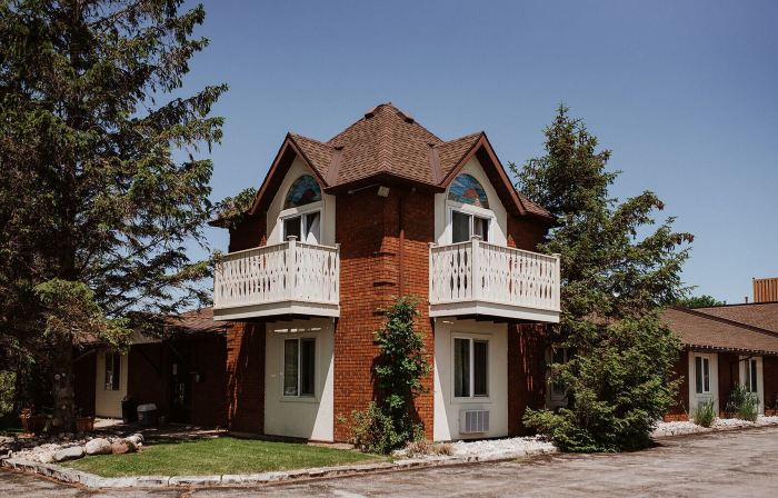 Hessenland Inn & Schatz Winery