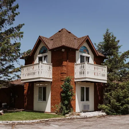 Hessenland Inn & Schatz Winery