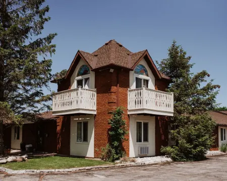 Hessenland Inn & Schatz Winery Hotels in Huron County