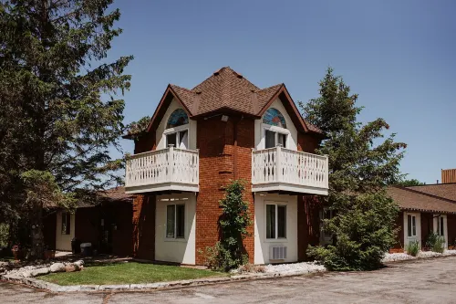 Hessenland Inn & Schatz Winery Hotels in Bluewater