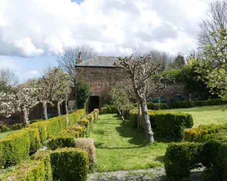 Cottage - Sleeps 2 - Garden - Parking Hotels in Ryton