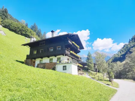 Chalet in Tirol by Zillertal Ski Slopes Отели в г. Гемайнде Майрхофен