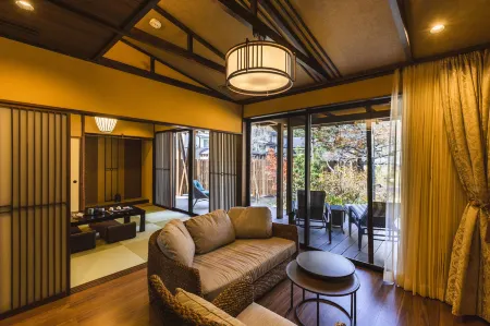 Tsuta Onsen Ryokan Отели рядом с достопримечательностью «Towada Shrine»