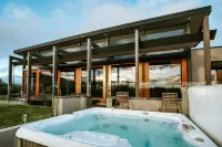 Mt Gold Retreat - Tennis Court - Hot Tub - Gym