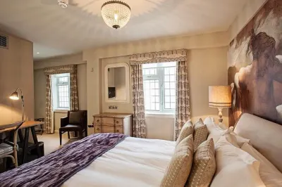 The White Swan Hotel โรงแรมใน