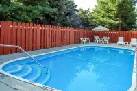 AmericInn by Wyndham Holland MI - Pools