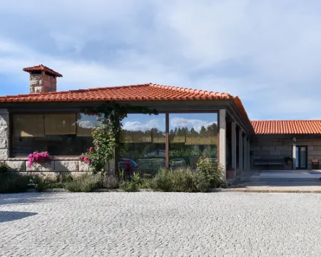 Feel Discovery Maçã Douro Hotels in Armamar