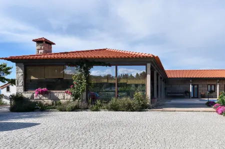 Feel Discovery Maçã Douro Отели в г. Армамар