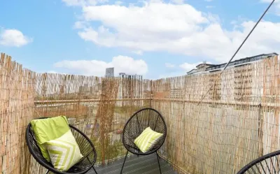 LondonAprt 1Bed Balcony Gym Tv Wifi Hotels in Stratford