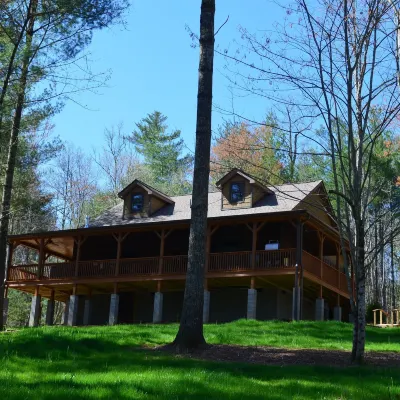 Asheville Country Cabins Hotels near Asheville Regional Airport