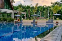 Ramada by Wyndham Yogyakarta - piscina