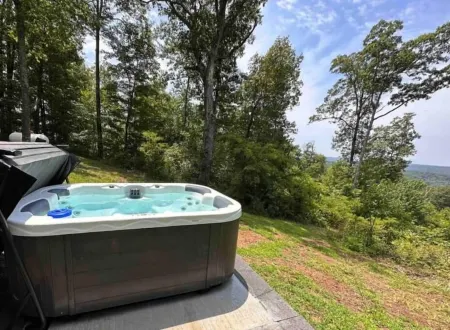 A Still Point Cabin and HOT TUB!