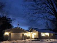 Charming All Sports 2-Bedroom House Near Crystal Mountain and Atv Trails.